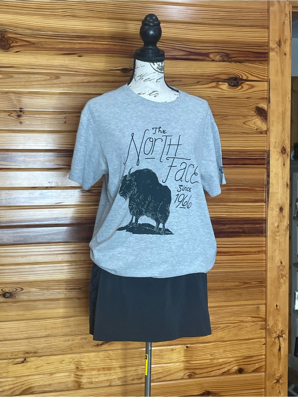 The North Face Men’s Gray Graphic Tee - Classic Logo Bison SZ M Slim fit